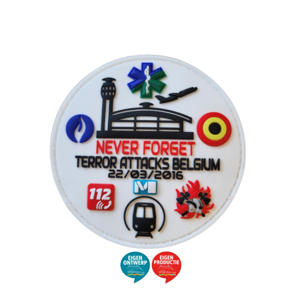 ‘white series’ 3D PVC patch ‘NEVER FORGET’ model 2 terreuraanslagen België 2016  |  Série blanche patch PVC 3D “NEVER FORGET” modèle 2 attaques terroristes Belgique 2016